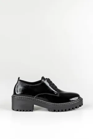 Leather lace-up shoes