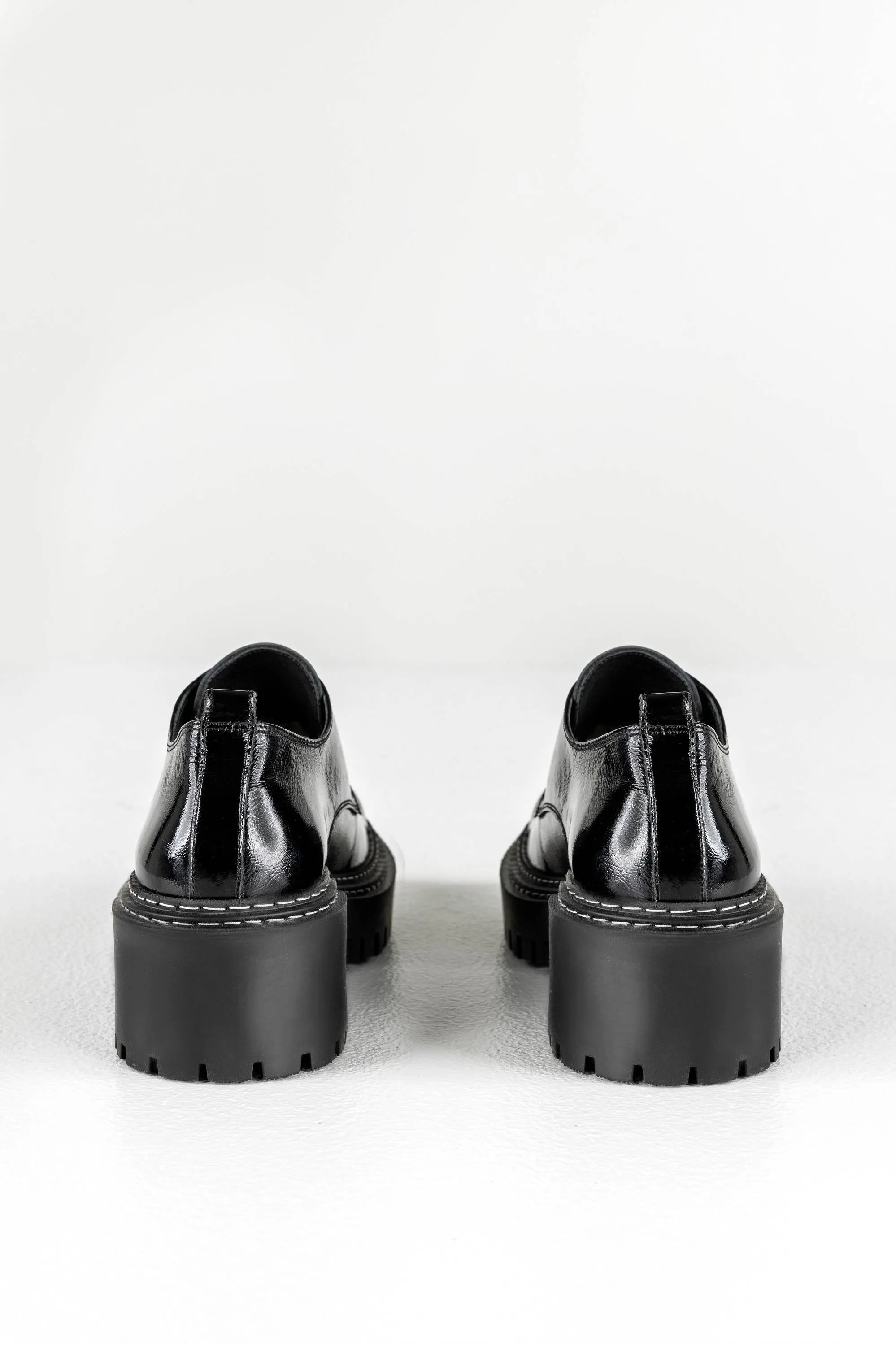 Leather lace-up shoes